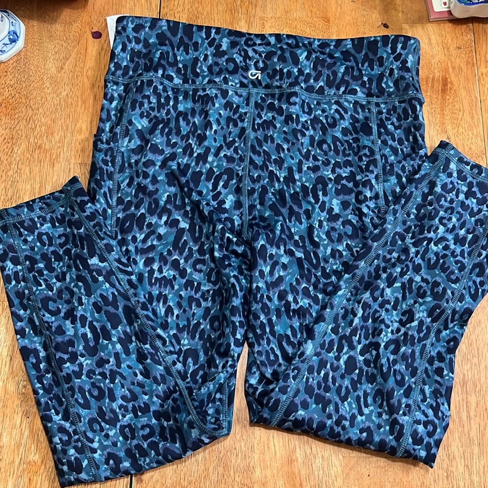 NWT GAP FIT BLUE LEOPARD PRINT LEGGINGS - Picture 3 of 9